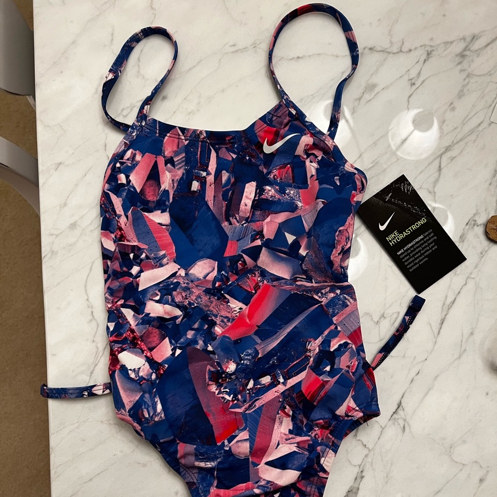 NIKE - NWT Hydrastrong Girls One-Piece Swim Suit (Size 24, Girls Youth)